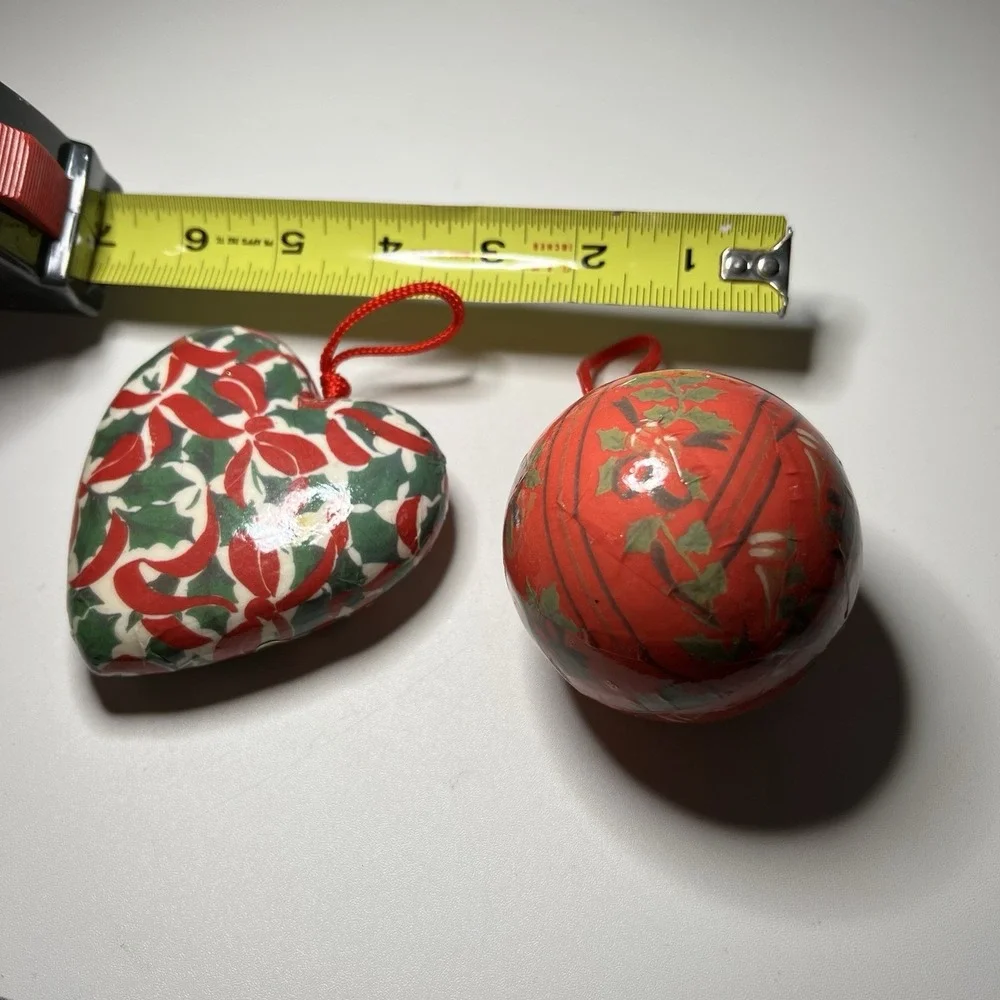 Set Of 2 papier-mâché Ornaments Vintage Holly Winter‎ Foliage